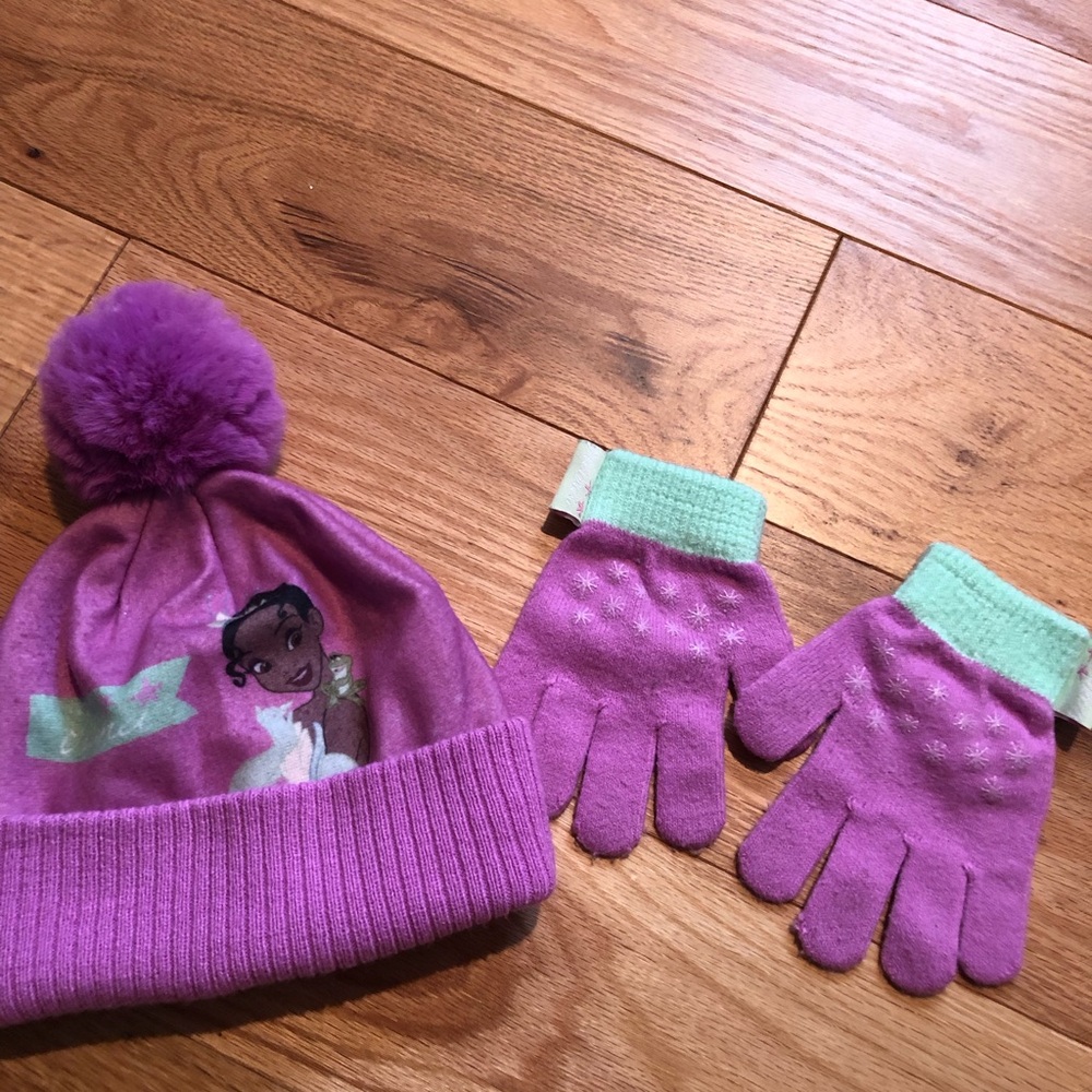 Disney Princess Tiana hat and gloves set